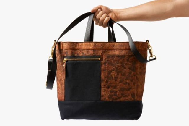 Сумка, виготовлена ​​з використанням шкіри, отриманої з грибниці 